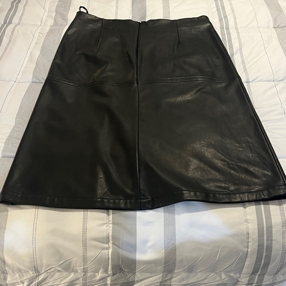 Anne Klein Black faux Leather Pencil Skirt - Picture 4 of 6